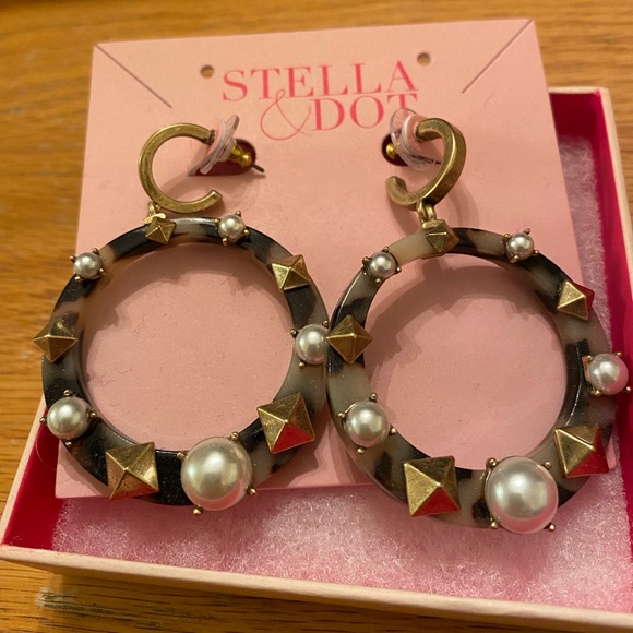 Game Changer Statement Earrings - Picture 1 of 4